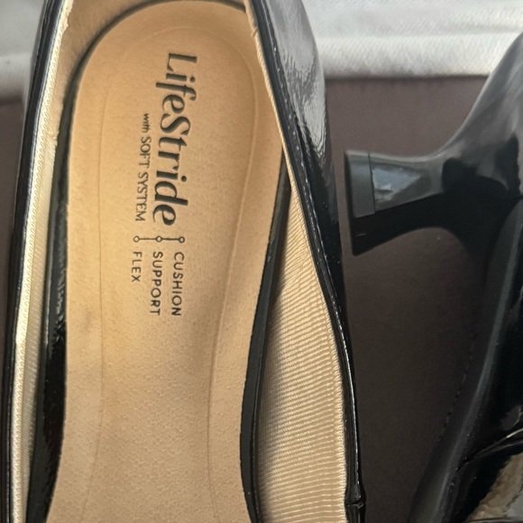 Life Stride Black Heels Elegant Design - Picture 3 of 5